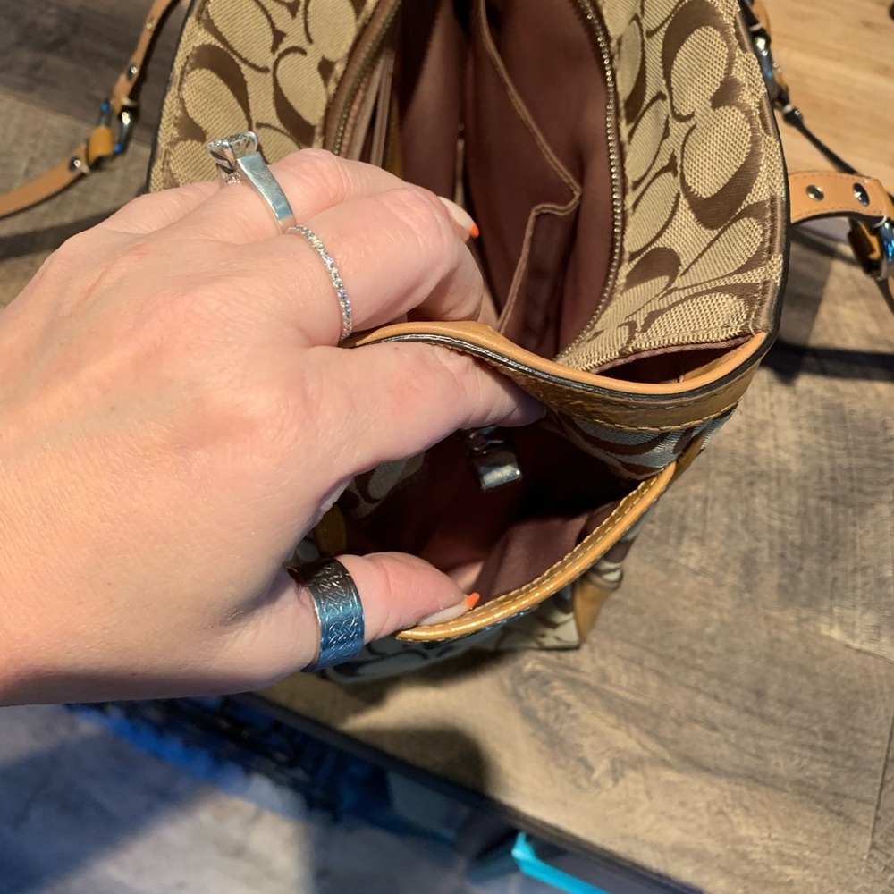 Excellent condition coach bag!!! - Picture 13 of 14